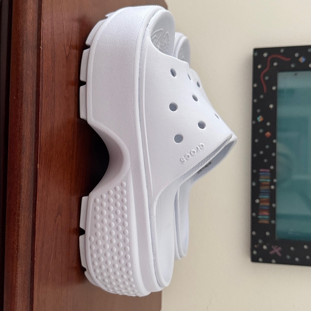 CROCS Stomp Slide in light blue - W7 / M5. Worn twice.